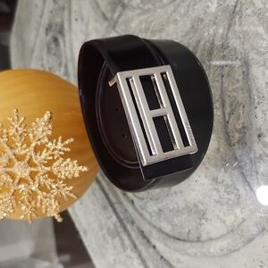 Tommy Hilfiger men's reversible black and brown/red leather belt